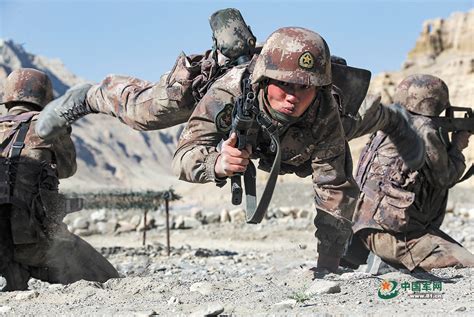 西藏阿里军分区某边防团展开实战化课目训练 着力补齐官兵能力短板 - 中国军网