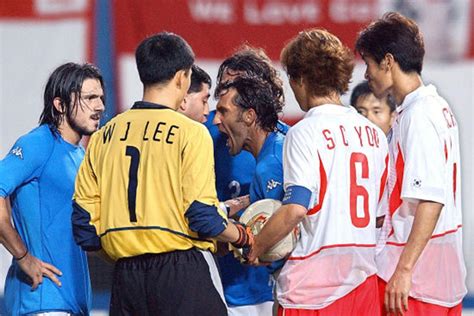 2002年韩日世界杯德国vs韩国(2002亚洲足球之耻！韩国靠黑哨淘汰两大世界冠军，你敢进我就敢吹)