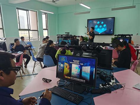 抚州市直属学校举办VR多学科探究教室培训