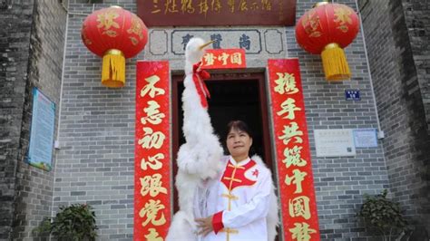 珠海三灶鹤舞首位女性非遗传承人：打破传统，“女鹤”亮翅_手机新浪网