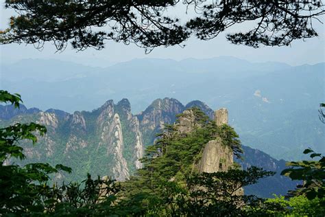 2021黄山是中国十大风景名胜唯一的山岳风光。后因传说轩辕黄帝曾在此炼丹，故改名为“黄山”_白鹅岭-评论-去哪儿攻略