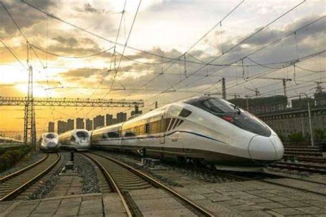 无人能超越，中国最牛的高铁，时速620公里，一只手就能推着走