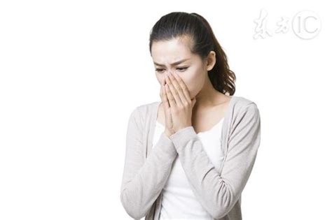 痰多总是卡在喉咙出不来，嘴巴黏腻怎么办？三种现象你中招了么