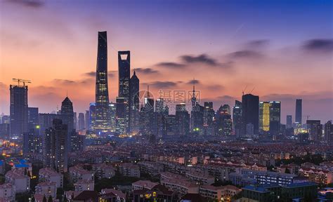 上海繁华的浦东新区日落夜景高清图片下载-正版图片500846877-摄图网