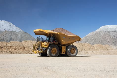 Caterpillar unveils new version of the 793 mining truck with more ...