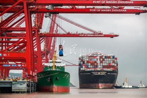 宁波舟山港：船来船往力保外贸供应产业链顺畅-人民图片网