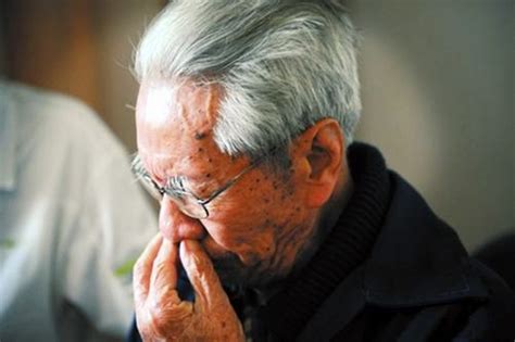 一位80岁老人哭诉：人到晚年，没有钱不是最难过的事，而是这2件__凤凰网