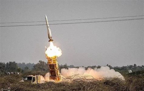 伊朗宣布开工批量仿制美国“不死鸟”导弹