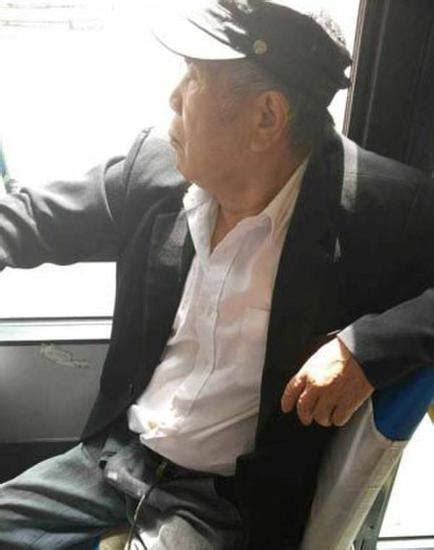 哈尔滨女孩坐公交未让座遭70岁老人扇耳光(图)_手机新浪网