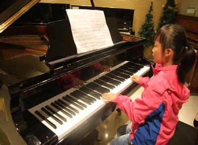 钢琴教学,钢琴一对一,小朋友上钢琴课_大山谷图库