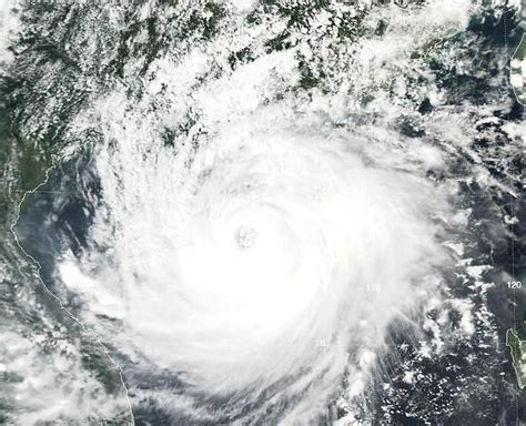 海南最大的台风能有多大(海南最大台风前十排名) | 灵猫网