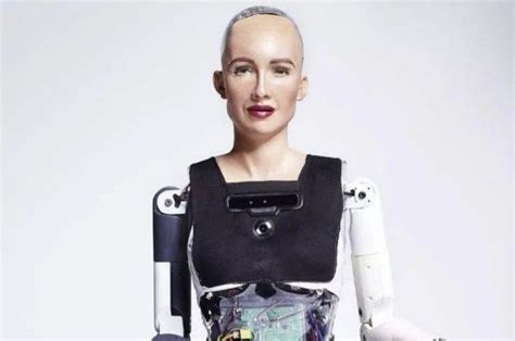 9个机器人开发布会，曾扬言“毁灭人类”AI答记者：AI比人类更优秀_凤凰网视频_凤凰网
