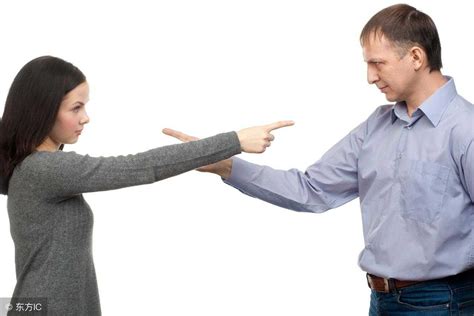 公司老板和老板娘吵架，员工要不要上去劝和？_法律律师咨询