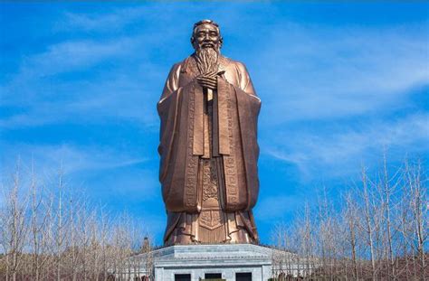 孔子故乡建起一座圣人雕像，像前台阶260级、像高72米属世界最高|孔子|尼山|孔子像_新浪新闻