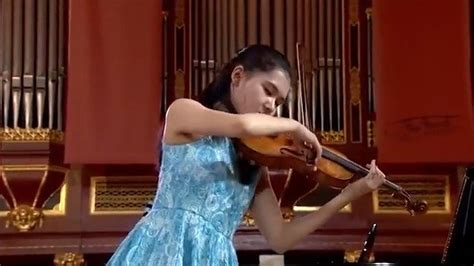 日本少女服部百音小提琴演奏： 夏日的最后一朵玫瑰_新浪新闻