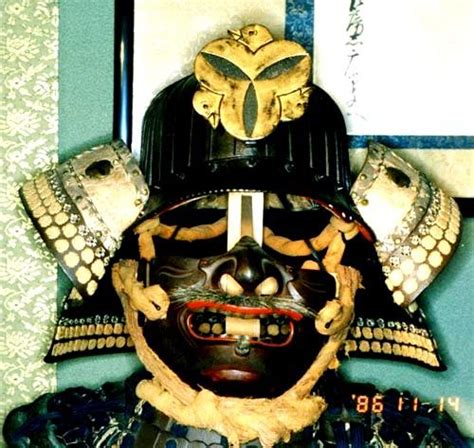 这么丑的日本武士盔甲，是否有收藏价值？ - 知乎