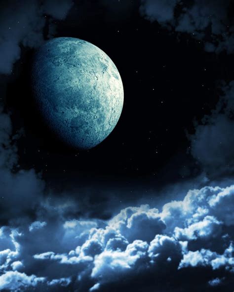 月亮图片-黑夜里云层上的圆月亮素材-高清图片-摄影照片-寻图免费打包下载