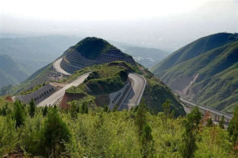 西安临潼骊山畔，这条山路最近“火了”，被称为最美环山路
