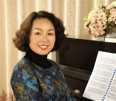 著名作曲家歌唱家王丽蓉“八一”献礼，创作唱响军歌《女兵的梦想》 - 华娱网