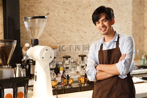 咖啡店服务员高清摄影大图-千库网