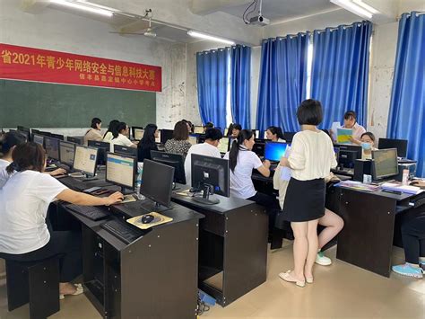 嘉定镇中心小学举行教师信息化应用能力考核活动：以考促练? 以练促用? 以用促强