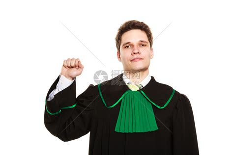 成功的生活法职业和教育微笑的年轻律师用手指向前快乐的受过教育人年轻男律师指向远方高清图片下载-正版图片304695107-摄图网