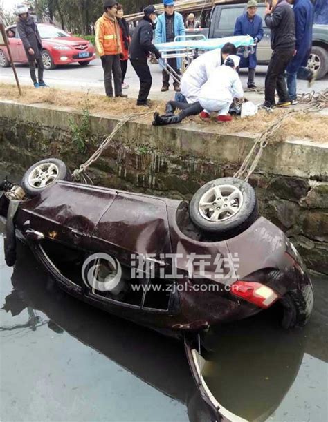 杭州萧山一女司机驾车坠河身亡 出事时脚踩高跟靴_滚动新闻_温州网