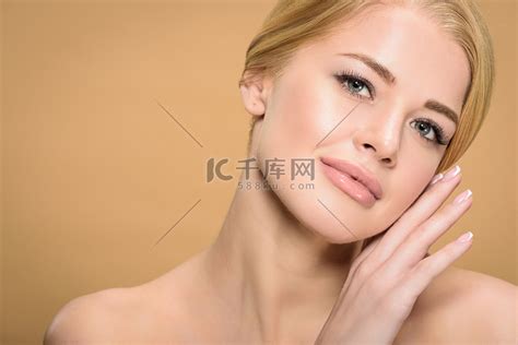 摸脸温柔头像女生