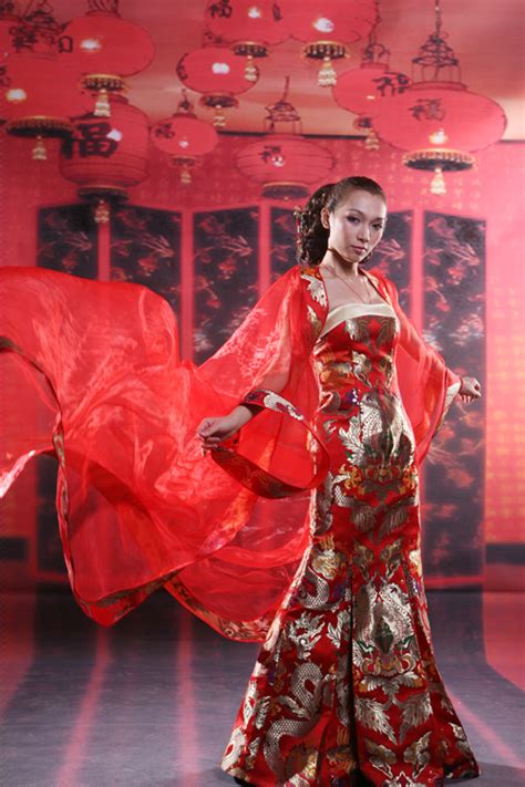 红馆旗袍：百年古法/石兴春、肖智、杜金明 - 西部文化建设网官网
