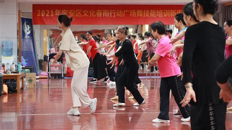 广场舞队伍里的“年轻人” 社会体育指导员让大爷大妈的广场舞跳出正能量！