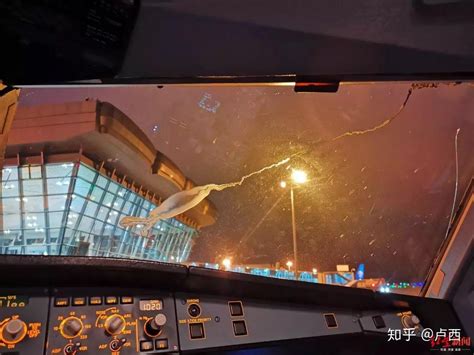 客机遇冰雹致风挡玻璃破裂，机长全盲操作成功降落 - 民用航空网