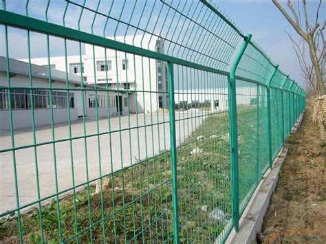 厂区边界防护围栏常见的样式