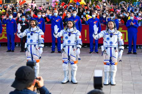 祝贺中国航天！神舟十三号宇航员顺利进驻天和核心舱_凤凰网视频_凤凰网
