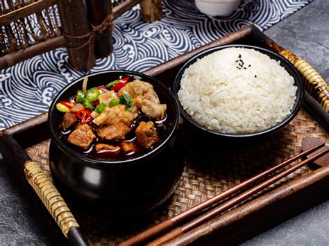 电饭锅焖饭怎么做好吃？