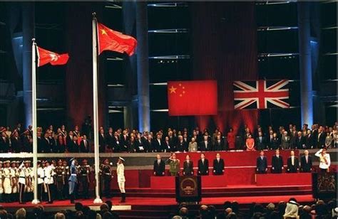 香港举行升旗仪式庆祝建党百年 直升机在空中致敬_凤凰网视频_凤凰网