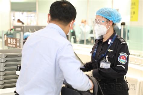 首都机场安检员李雪松：贴心服务 温暖你我_航空信息_民用航空_通用航空_公务航空