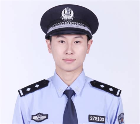 人民警察警服穿着规范示范图（图）-金辉警用器材专卖店 - 手机版