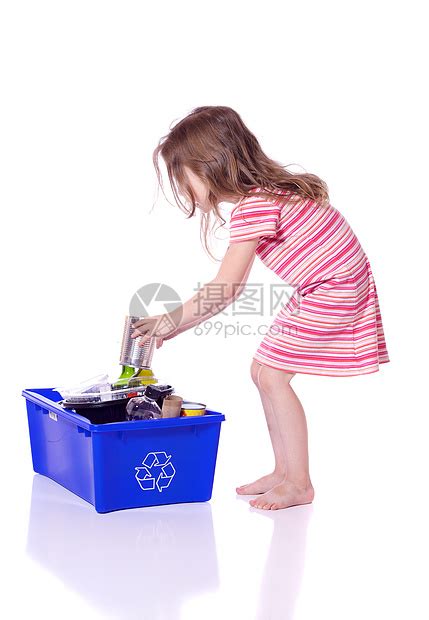 年轻女孩回收利用盒子幸福青年蓝色回收塑料垃圾生态乐趣教育高清图片下载-正版图片320890193-摄图网