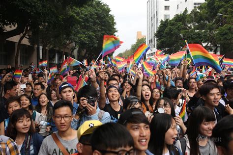 内地2000“同志”参加台湾同性恋大游行_现场_资讯_国文网