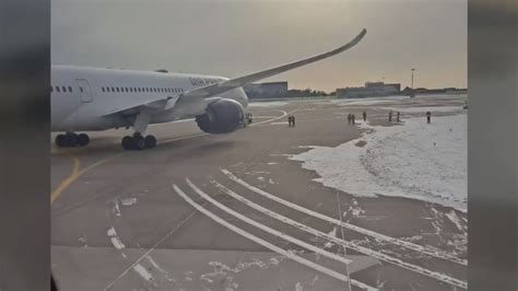 两架飞机在韩国仁川机场相撞：一客机尾翼受损部分被刮掉_腾讯视频}