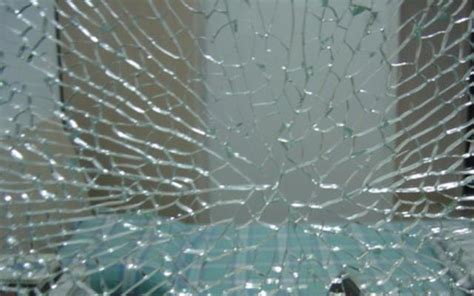玻璃自爆和玻璃破损有什么区别_玻多多