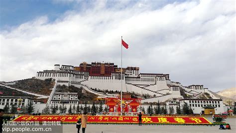 西藏布达拉宫进行年度“换装”_坪山新闻网