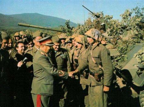 二战时，几乎没有外援的南斯拉夫游击队，他们的武器是哪里来的？_凤凰网军事_凤凰网