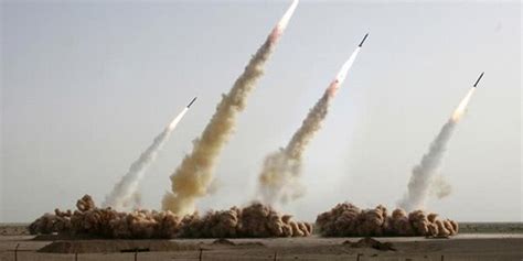 对等反击开始！伊朗数十枚导弹射向以军阵地_手机新浪网