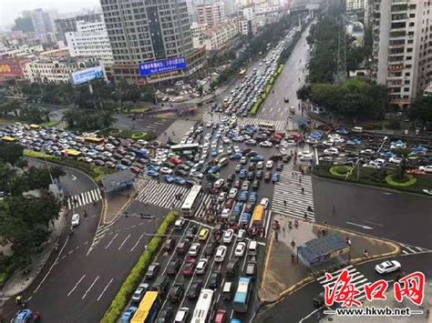 中国“最离奇”公路，一公里路程有31个红绿灯，车主们苦不堪言__财经头条