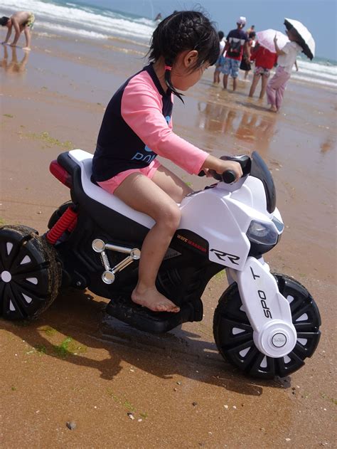宝马儿童电动摩托车可坐大人双人充电小孩童车四轮警车玩具汽车