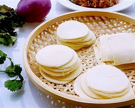 【饺子皮的做法步骤图，饺子皮怎么做好吃】童话BB_下厨房