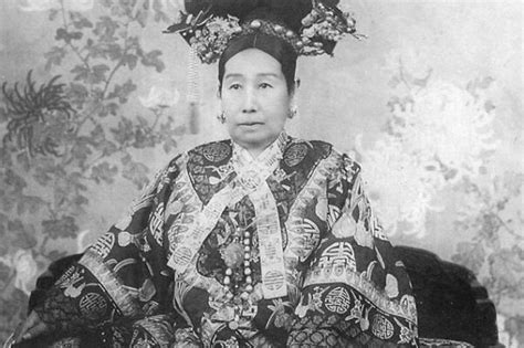 中国第一女将军, 父辈的都奉她为女神！