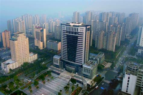 全力提升产业能级、创新能级、开放能级 巴南五个千亿级产业集群汇聚高质量发展新动能_重庆市人民政府网