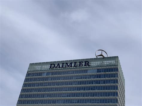 详细资料老的戴姆勒股份公司总部位于德国斯-包图企业站